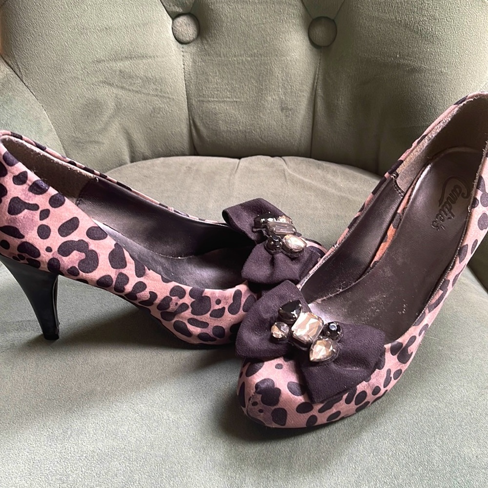 Vintage Candie’s Heels Leopard with fancy bow 8.5